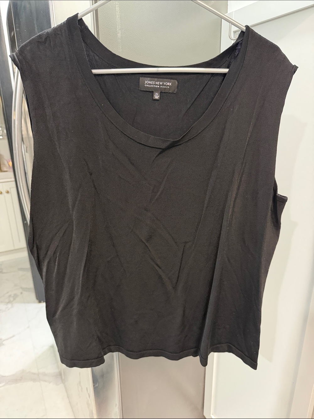 Jones New York Black Sleeveless Scoop Neck Tank